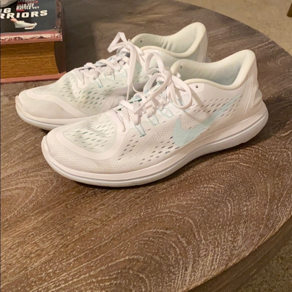 Nike tennis shoes